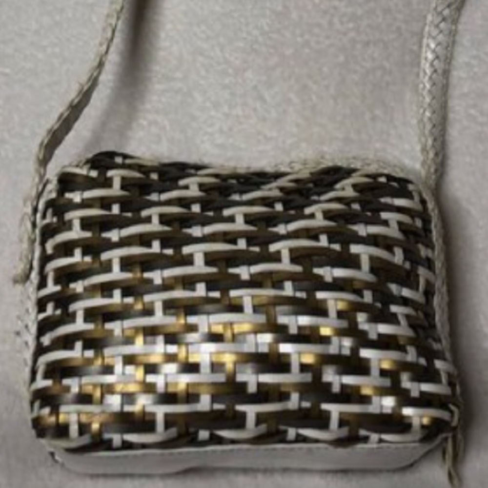 Vintage Womens White & Gold Woven Shoulder Bag